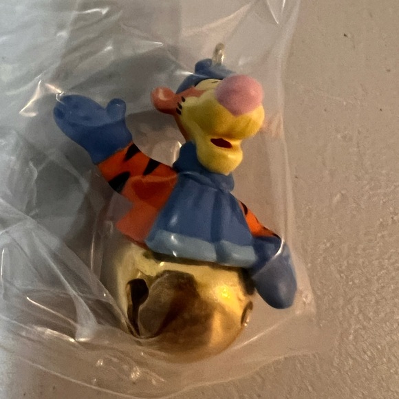 Hallmark Keepsake Disney Winnie The Pooh Collection Ring-A-Ling Pals 2003 Minis - Picture 7 of 9